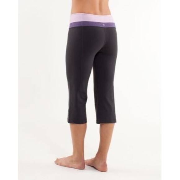 Lululemon Groove Crop Reversible Size 8 - Picture 3 of 5